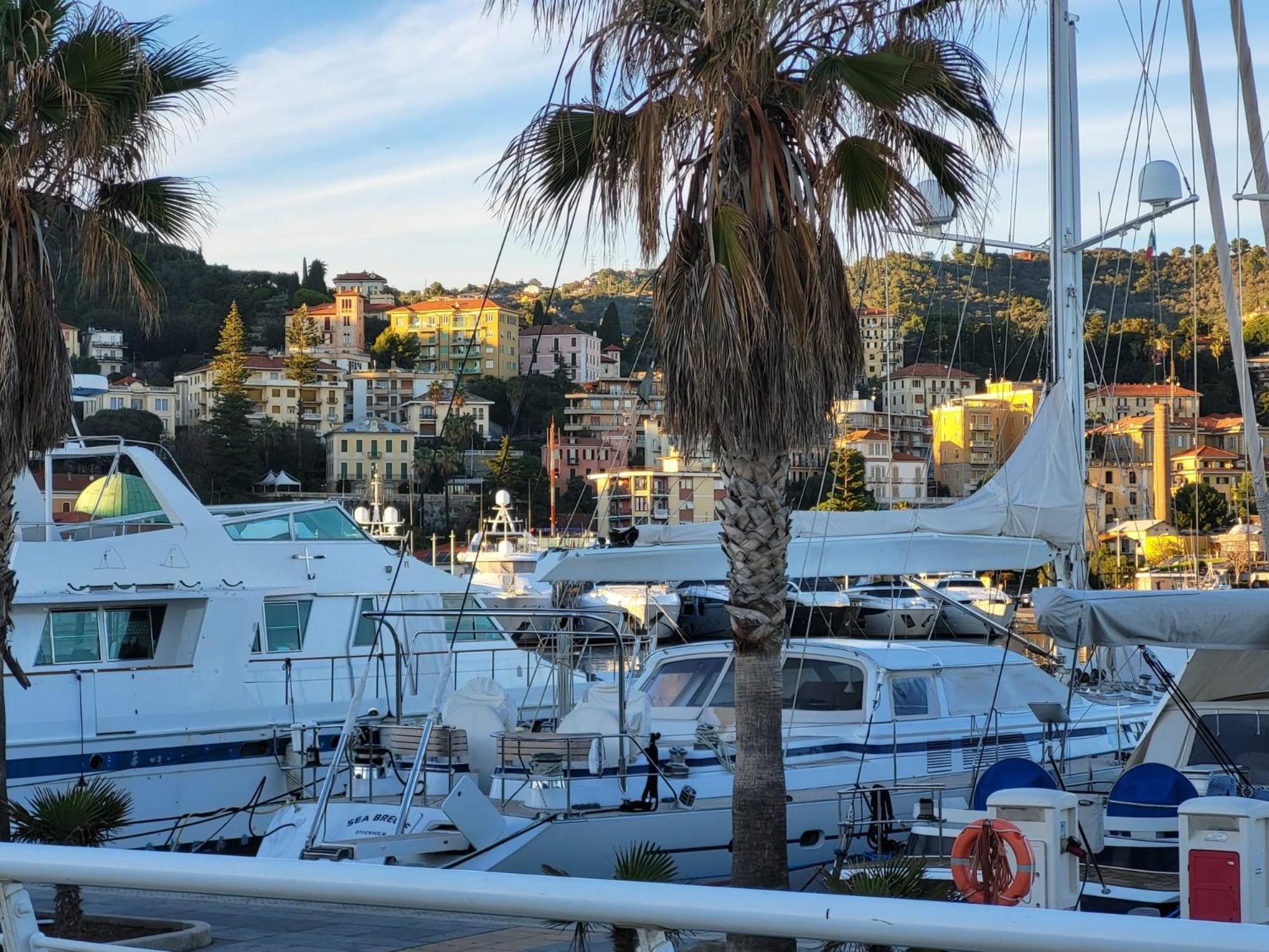 The Shell - New Interior Look But Same Old Charme 200Mt From The Sea With Garden And Parking Nearby Apartment Imperia Exterior photo